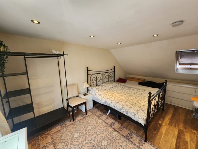 Studio - Eastcote Avenue, Greenford, ub6 0nr