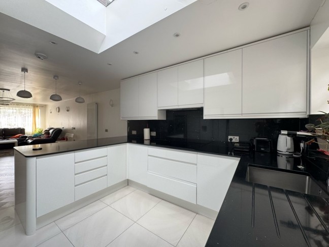 Beeton Close, Pinner, ha5 4nz
